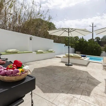 Casa Canyet Con Piscina A Un Paso De Barcelona Y La Playa Badalona Exterior photo