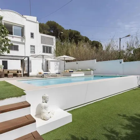Casa Canyet Con Piscina A Un Paso De Barcelona Y La Playa Badalona Exterior photo