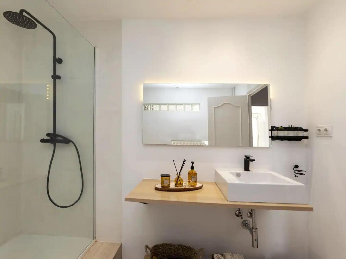 Casa Canyet Con Piscina A Un Paso De Barcelona Y La Playa Holiday home