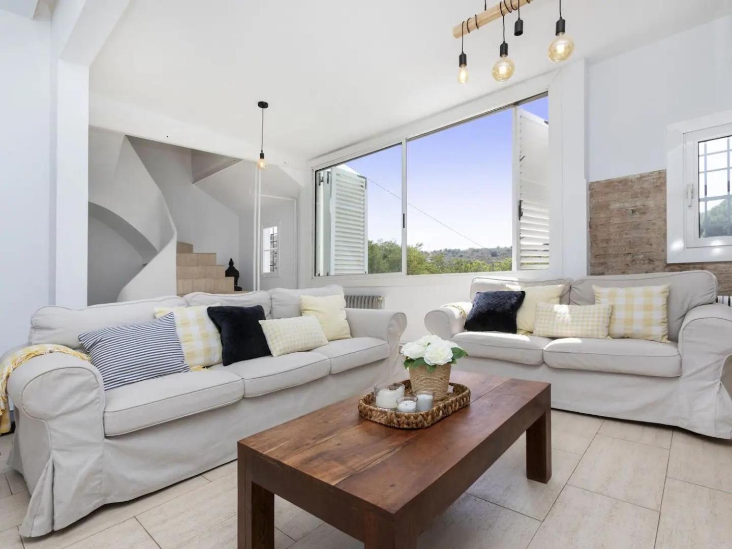 Casa Canyet Con Piscina A Un Paso De Barcelona Y La Playa Holiday home Badalona